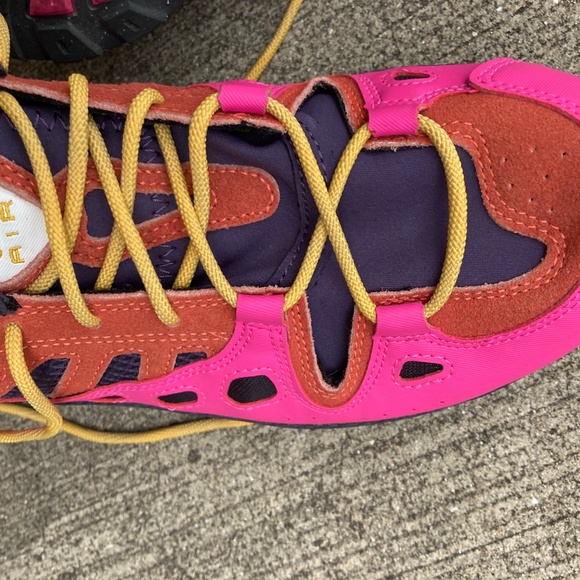 Nike ACG trail shoe boots desert colors sz 10 worn once for 2 hours - Picture 3 of 9